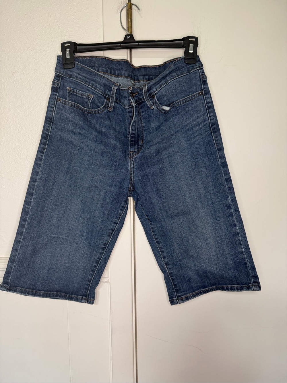 Levis Mid Wash Denim Bermuda Shorts size 29